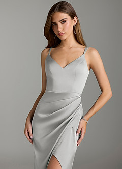 Azazie Leo Robes de demoiselle d'honneur Robe Fourreau en Satin extensible Plissée Argent image5
