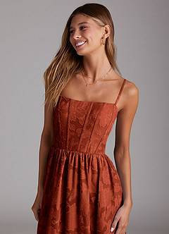 Azazie Delphina Robes de demoiselle d'honneur Robe Trapèze Convertible en Blumen-Burnout Sans bretelles Auburn image2