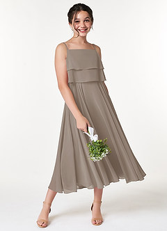 Azazie Ensley Junior Abito A-Line in Chiffon Plissettato Taupe image5