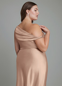 Azazie Emerson Jurken voor bruidsmeisjes Jurk van Metaalachtig Satijn met Zeemeermin Off-shoulder Taupe image6