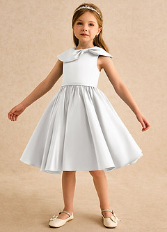 Azazie Acorn Robe Demoiselle D'honneur Fillette Robe Trapèze en Mat Satiné Plissée Blanc image6