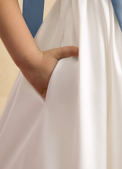 Azazie Stacie Jurken voor bloemenmeisjes A-Lijn Jurk van Mat Satijn Boog Ivoor Stoffig Blauw image6