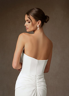 Azazie Begonia Probar vestidos en casa Vestido de Diamante Blanco de Satén Elástico de Corte Recto con Sin tirantes image11