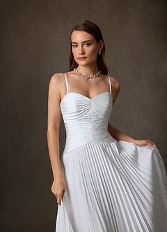 Azazie Liora Vestidos de novia Vestido de Diamante Blanco de Satén Elástico de Corte en A con Sin tirantes image3