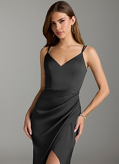 Azazie Leo Vestidos de damas de honor Vestido de Negro de Satén Elástico de Corte Recto con Plisado image5