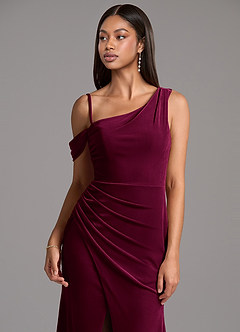 Azazie Madelyn Robes de demoiselle d'honneur Robe Fourreau en velours Ue épaule Cabernet image2