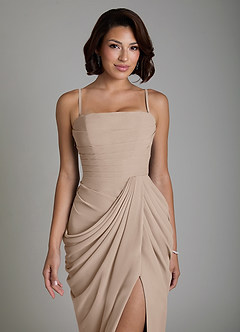 Azazie Nyra Robes de demoiselle d'honneur Robe Fourreau en Mousseline de soie Corset Taupe image3