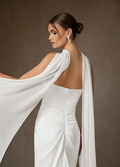 Azazie Begonia Probar vestidos en casa Vestido de Diamante Blanco de Satén Elástico de Corte Recto con Sin tirantes image3