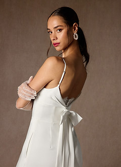 Azazie Ingris Vestidos de novia Vestido de Diamante Blanco de Satén con cara trasera de crepé de Estilo Pantalón con Cuello en V Plisado image5