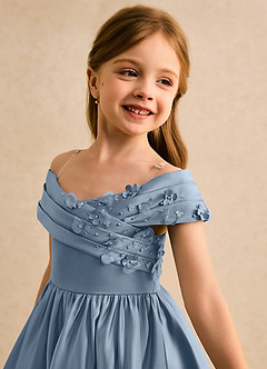 Azazie Deedee Flower Girl Klänningar Klä Balklänning i Matt satäng Av axeln image6