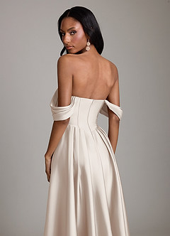Azazie Loisa Vestidos de damas de honor Vestido Alabastro Blanco de Satén Elástico de Línea A con Hombros descubiertos image4