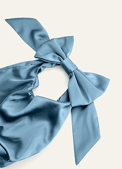 front Dopasowana kolorystycznie satynowa torebka z kokardą