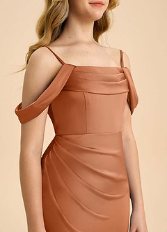 Azazie Saige Junior Robe Fourreau en Satin extensible Épaule décolletée Cuivre image6