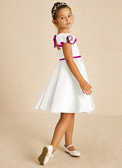 Azazie Sugar Plum Blumenmädchenkleider A-Linie Schleifen Matte Satin Kleid Elfenbein Fuchsia image3