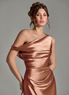 Azazie Emerson Robes de demoiselle d'honneur Robe Sirène en Satiné métallisé Épaule décolletée Bronze image7