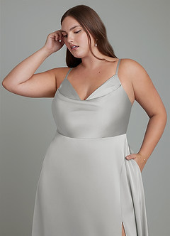 Azazie Sarella Robes de demoiselle d'honneur Robe Trapèze en Satin extensible Plissé Argent image9