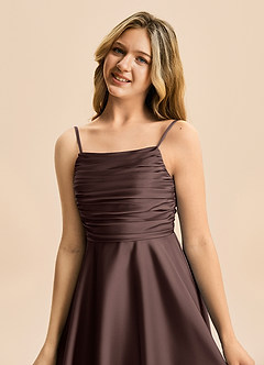 Azazie Miko Junior Abito A-Line in Raso Elasticizzato Plissettato Ganache image8