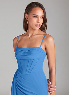 Azazie Amyra Robes de demoiselle d'honneur Robe Fourreau Convertible en Mousseline de soie Épaule décolletée Geai Bleu image2