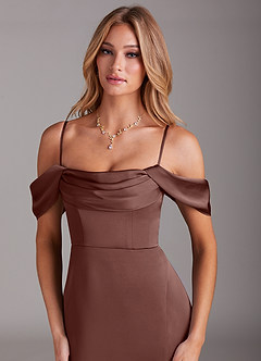 Azazie Saige Robes de demoiselle d'honneur Robe Sirène en Satin extensible Épaule décolletée Expresso image2