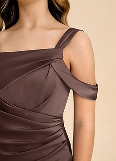 Azazie Wynter Junior Vestido de Ganache de Satén Elástico con Plisado image7