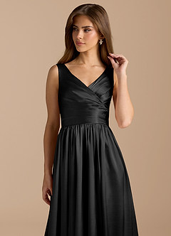 Azazie Keyla Robes de demoiselle d'honneur Robe Trapèze en Satiné métallisé Plissée Noir image8