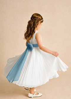 Azazie Margot Abiti da Ragazza di Fiori Abito A-Line in Chiffon Plissettato Avorio Blu Lunatico image7