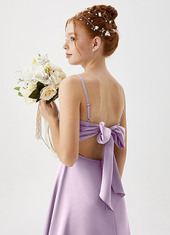 Azazie Shale Junior Robe Trapèze en Satin extensible Frostiges Flieder image1