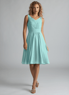 Azazie Grace Vestidos de damas de honor Vestido de Aqua de Gasa de Corte en A con Plisado image1