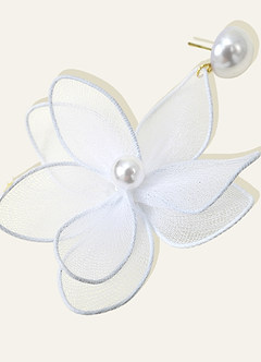 front Boucles d'oreilles pendantes en maille à motif floral et perles