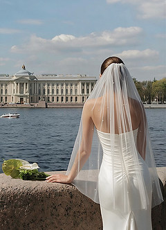 front Jenna Pearl Hip Length Veil