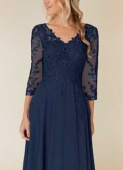 Azazie Noella Mère de la mariée Robes Robe Trapèze en Mousseline de soie Col V Dentelle Bleu Marine Foncé image6