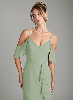 Azazie Alexys Robes de demoiselle d'honneur Robe Fourreau en Mousseline de soie Épaule décolletée Vert Sauge image3