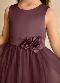 Azazie Miracle Blumenmädchenkleider A-Linie Schleifen Matte Satin Kleid Sangria image6