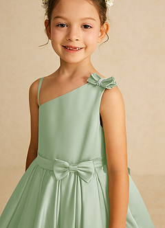 Azazie Lollipop vestidos de niña de las flores Vestido de Salvia Polvorienta de Satin Mate de Corte En A con Hombro unilateral image4