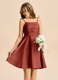 Azazie Miko Junior Robe Trapèze en Satin extensible Plissée Terracotta image4