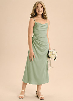 Azazie Mai Junior Vestido de Salvia Polvorienta de Satén Elástico de Corte Recto con Plisado image5