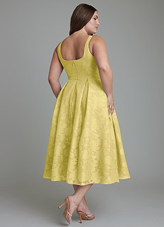 Azazie Amalie Robes de demoiselle d'honneur Robe Trapèze en Blumen-Burnout Plissé Canari image11
