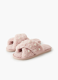 front Perłowe, puszyste kapcie