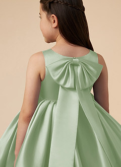 Azazie Bo Peep Robe Demoiselle D'honneur Fillette Robe Trapèze en Mat Satiné Arc Vert Sauge image5