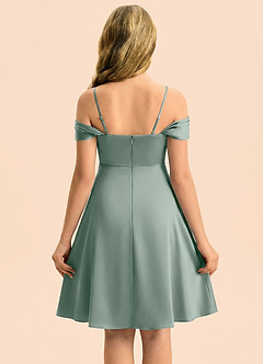 Azazie Anselie Junior Robe Trapèze en Satin extensible Épaules dénudées Sauge D'argent image2