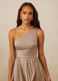 Christian Siriano Bridal for Azazie 1008 Robes de demoiselle d'honneur Robe Trapèze en Satin extensible Ue épaule Taupe image8