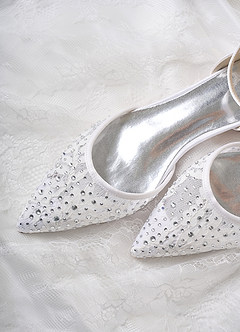 front Flache Schuhe mit spitzer Spitze und Strass