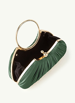 front Conjunto de sandalias de tacón bajo y bolso plisado a juego, en satén metalizado.