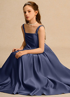Azazie Mochi Girls Formal Robe Demoiselle D'honneur Fillette Robe Princesse en Mat Satiné Plissée Bleu Orageux image3