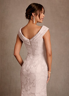 Azazie Aberdeen vestidos de madre de la novia Vestido de Rosa Rubor de Devorado Floral de Corte Recto con Plisado image6