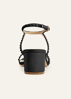 front Bijpassende metallic satijnen blokhakken met parelversiering en vierkante neus.