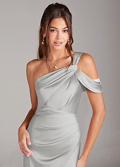 Azazie Wynter Jurken voor bruidsmeisjes Jurk van Stretch Satijn met Kolom Off the Shoulder Zilver image5