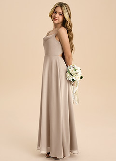 Azazie Shale Junior Robe Trapèze en Mousseline de soie Arc Taupe image2