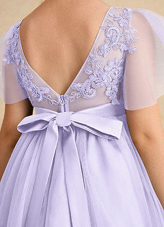 Azazie Queenie Robe Demoiselle D'honneur Fillette Robe Trapèze en Dentelle Lilas image6