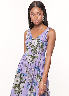 Azazie Keyla Robes de demoiselle d'honneur Robe Trapèze en Mousseline de soie Col V plissé Lilas Floral image3